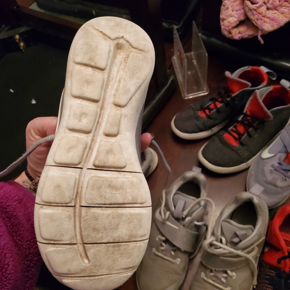 Boys nike shoes - Picture 1 of 5